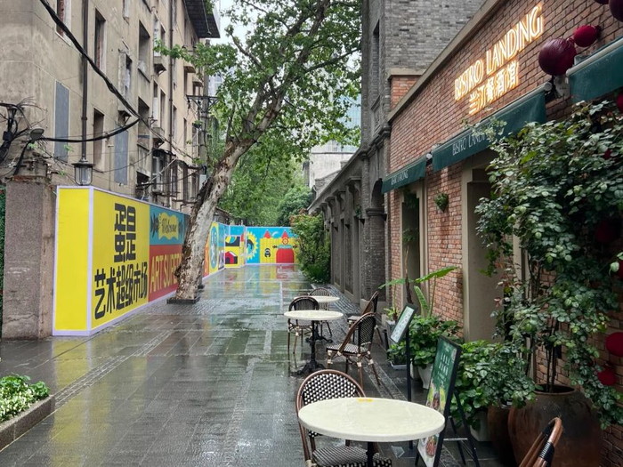 兰汀餐酒馆铺面门口，采访对象供图