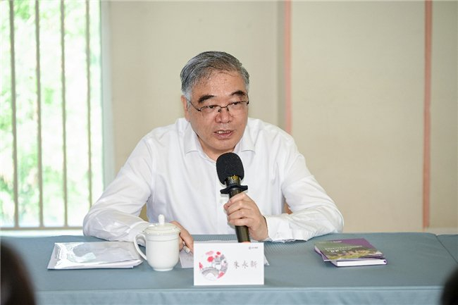图：民进中央常务副主席朱永新