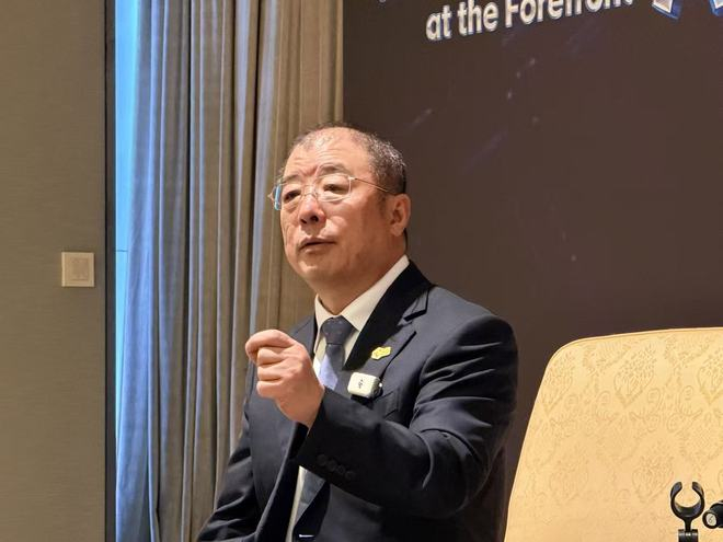 齐向东接受媒体记者采访 图片来源：每经记者 杨煜 摄