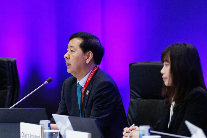 韩国财政部长具润哲（左）图片来源：视觉中国（资料图）