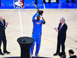 乔·约翰逊：亚历山大尽力了但仍被人批评 因为他蝉联了MVP