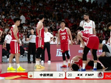 希望没事啊！徐昕被对手撞倒在地 缓了缓后被换下场
