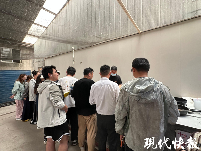 中午顾客排队