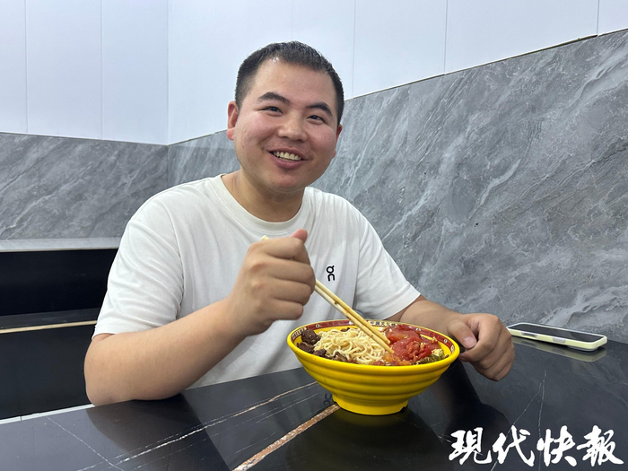 河南郑州顾客吕文龙驱车400公里来打卡