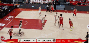 龙腾水溅！王俊杰强攻不中 徐昕拼下前场篮板暴起双手炸筐
