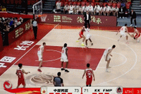 还得是你！庞峥麟持球强攻 对抗防守滞空抛投打成2+1