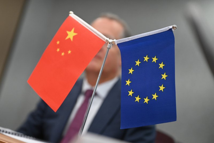  2026年5月26日，中国北京，中国与欧盟旗帜。 IC Photo