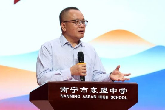 图为陆校长寄语全体毕业生 南宁市东盟中学供图