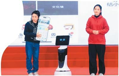 浙江省杭州市余杭区AI社工机器人亮相社工主题小品。受访者供图
