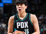 随行翻译：网上对杨瀚森批评的声音很大 他反过来劝我心态放平些