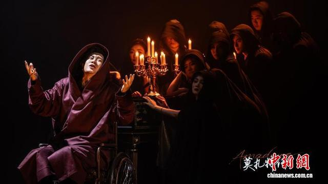 舞台剧《莫扎特传》剧照。 陆宇烁 摄