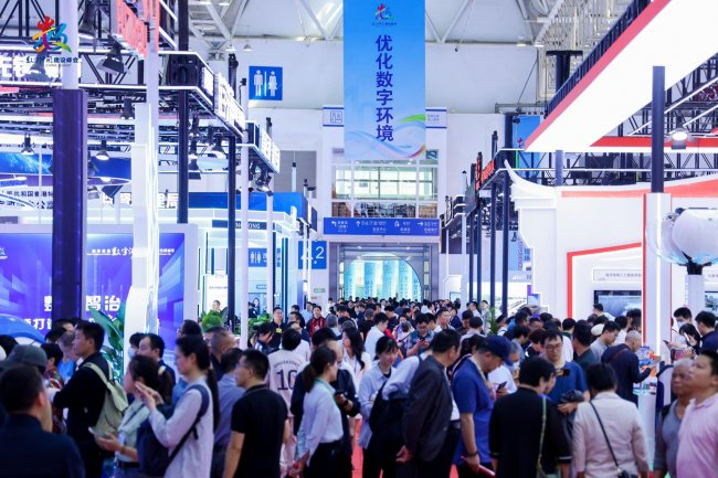 图1:第九届数字中国建设峰会成果展现场。