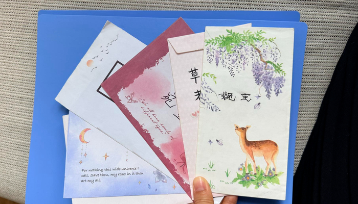 ▲“草莓老师”给梁艾的回信