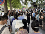 北京高考英语结束，人大附中考点考生：考完想去天津旅游，目标是西南大学