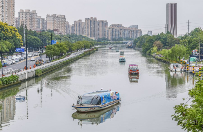 苏州河畔很适合骑行。孟雨涵 摄