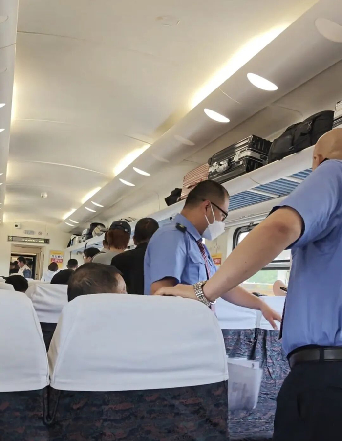 来源：乘客拍摄视频截图