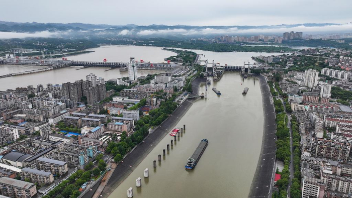 6月8日拍摄的三峡水运新通道工程葛洲坝航运扩能施工现场。新华社记者 肖艺九 摄