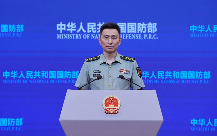 6月9日下午，国防部新闻发言人张晓刚大校就近期涉军问题发布消息。孙悦 摄