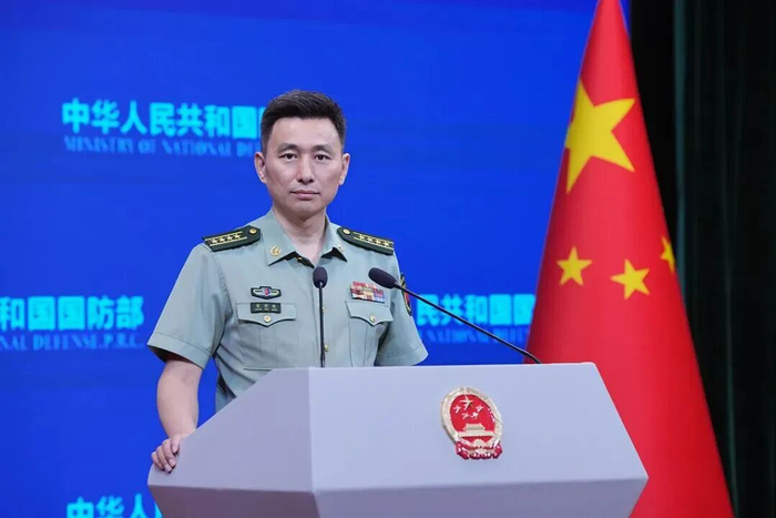 6月9日下午，国防部新闻发言人张晓刚大校就近期涉军问题发布消息。孙悦 摄