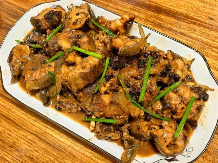 豆豉煎焖鳅鱼。李晓春/摄