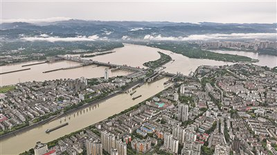 ▲6月8日拍摄的三峡水运新通道工程葛洲坝航运扩能施工现场。