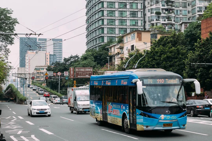 广州公交车。图/图虫创意