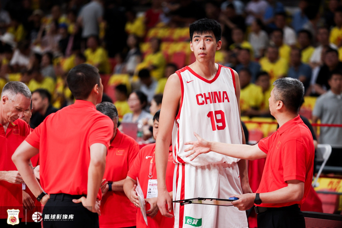 媒体人：这次中国男篮的名单 只是针对第三窗口期的集训名单