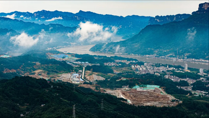 ▲ 6月8日拍摄的三峡水运新通道工程先行开挖区施工现场。摄影：新华社记者 肖艺九