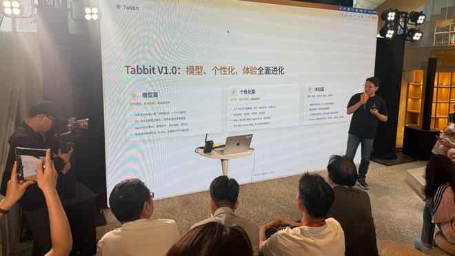 刘炯现场介绍Tabbit新版本 每经记者 赵雯琪 摄
