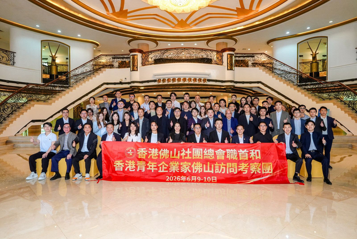 图一:香港佛山社团总会苏长荣、郑志刚领军总会职首及香港青年科创企业家考察佛山。
