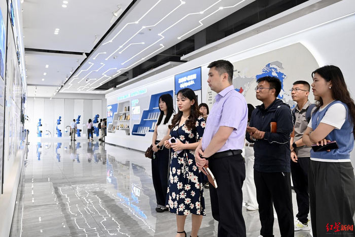 ▲6月11日，“园中园”专题调研组一行考察成都卡诺普机器人技术股份有限公司