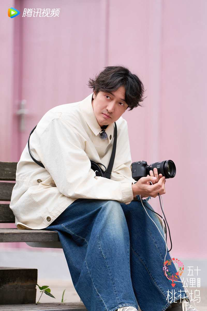 王传君很少参加真人秀，有很强的文艺气质。