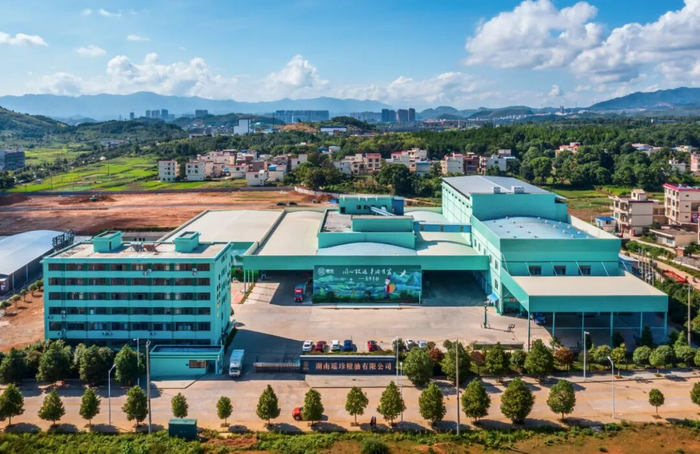 湖南瑶珍粮油有限公司自主搭建全产业链智能工厂，不断提升粮食副产品精深加工能力。