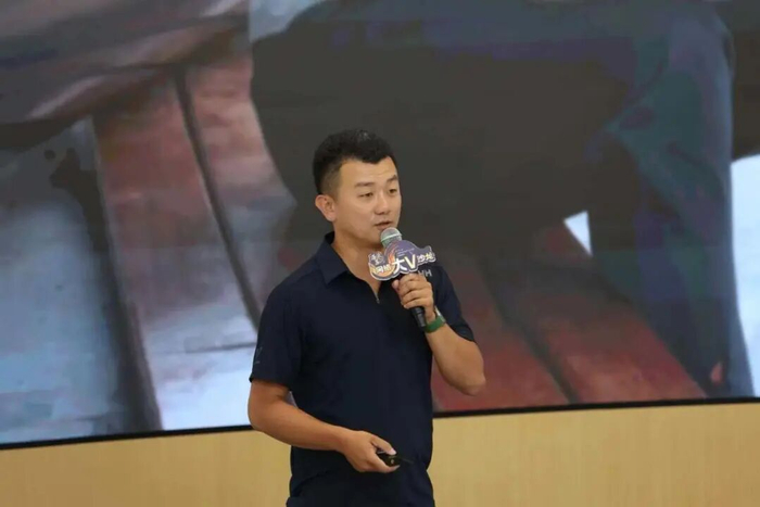 李唯 账号“划船上班的李先生”