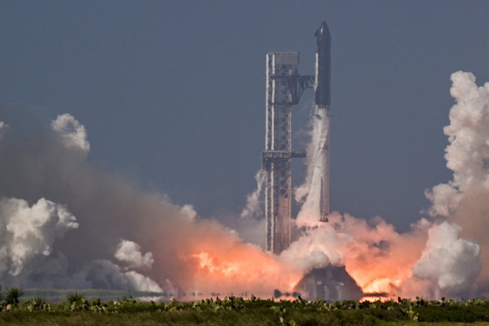 当地时间5月22日，美国得克萨斯州，美国SpaceX新一代重型运载火箭“星舰”发射升空，实施第12次试飞。东方IC