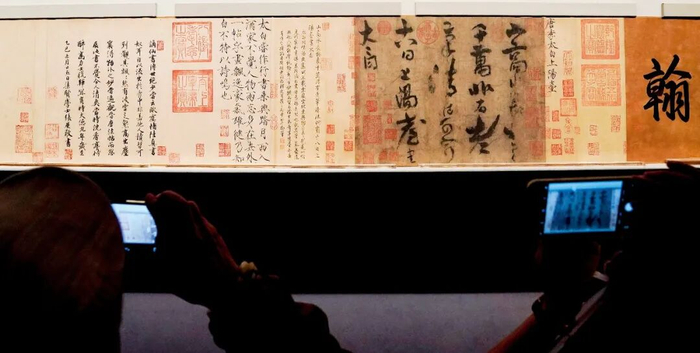 2018年4月2日，“予所收蓄 永存吾土——张伯驹先生诞辰120周年纪念展”上的李白草书《上阳台帖》。摄影/本刊记者  杜洋