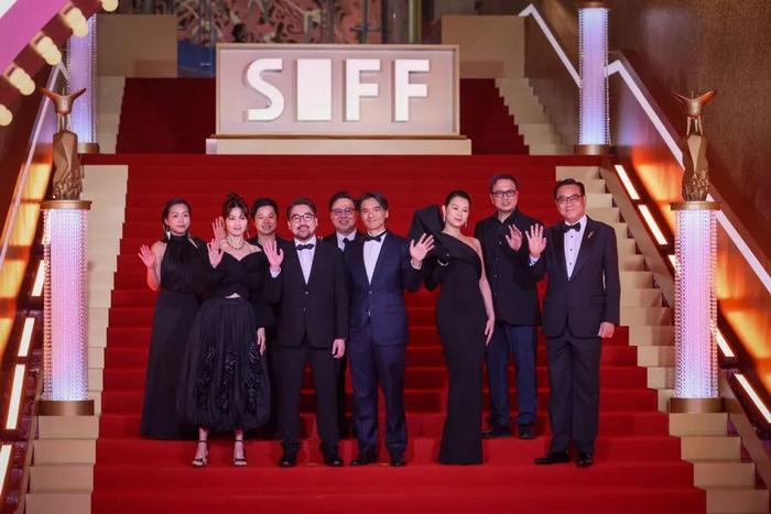 图为：开幕影片《第四幕》剧组。