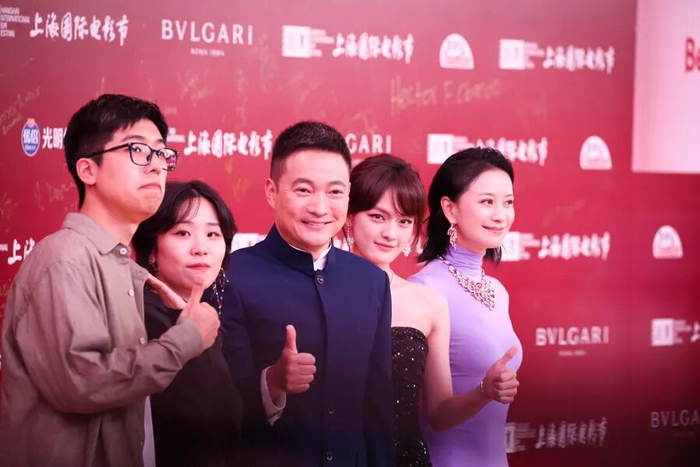 图为：金爵奖主竞赛单元影片《燃烧吧！爸爸》剧组 。