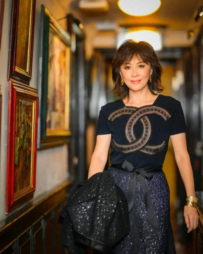 刘嘉玲打扮时尚。
