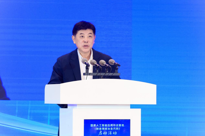 图为蒋旺成