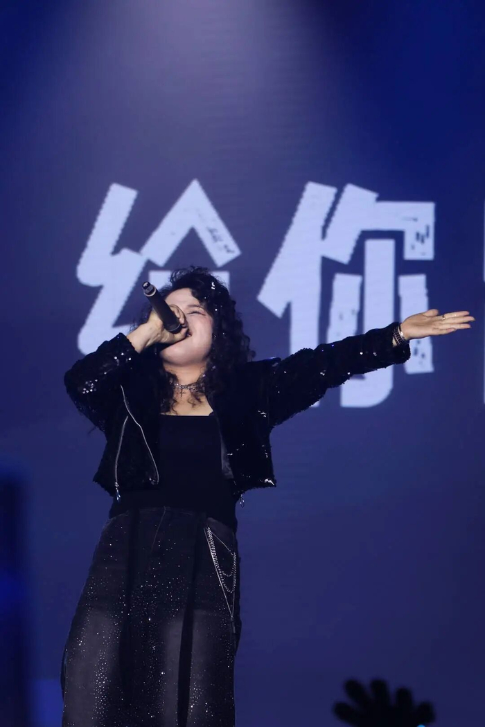 主唱李薇阿姨