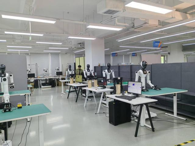 北京人形机器人创新中心机器人数据训练基地 图片来源：每经记者 张怀水 摄