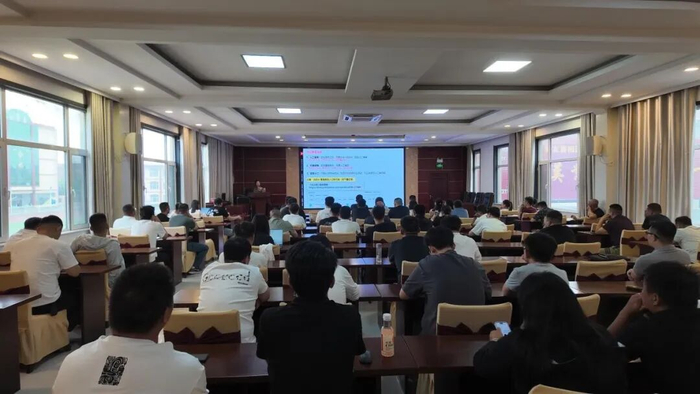 “2025多多好特产”河北赵县梨品类专项培训会现场 
