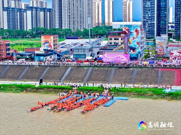 往年龙舟巡游。图/高明融媒