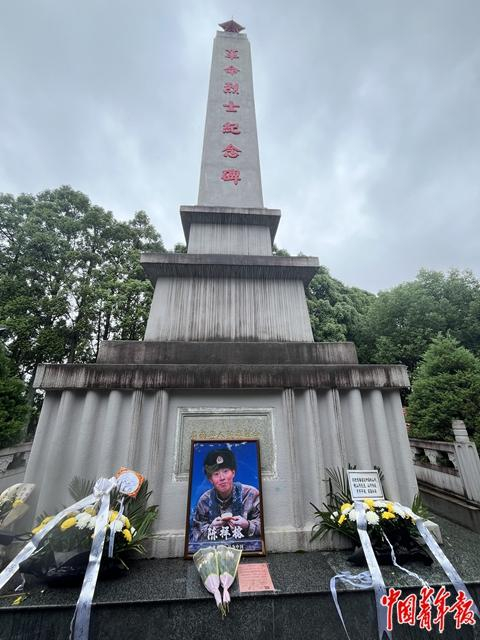 　　6月9日，中青报·中青网记者在屏南烈士陵园拜谒陈祥榕烈士。中青报·中青网记者 周围围/摄