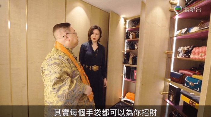 关之琳曾经在玄学节目大晒名牌手袋。