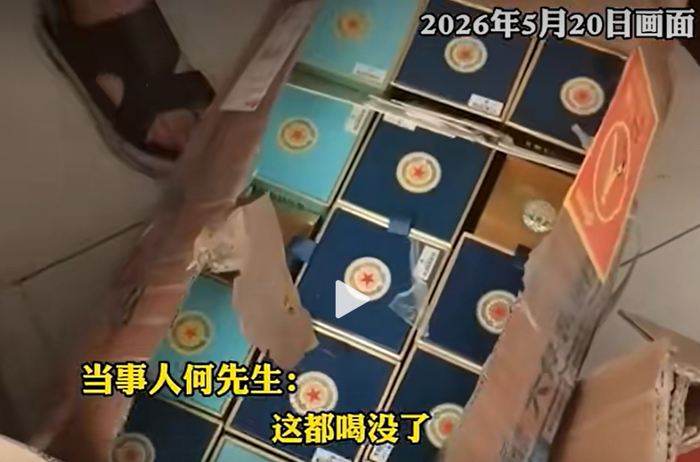 当事人何先生拍摄的现场视频截图