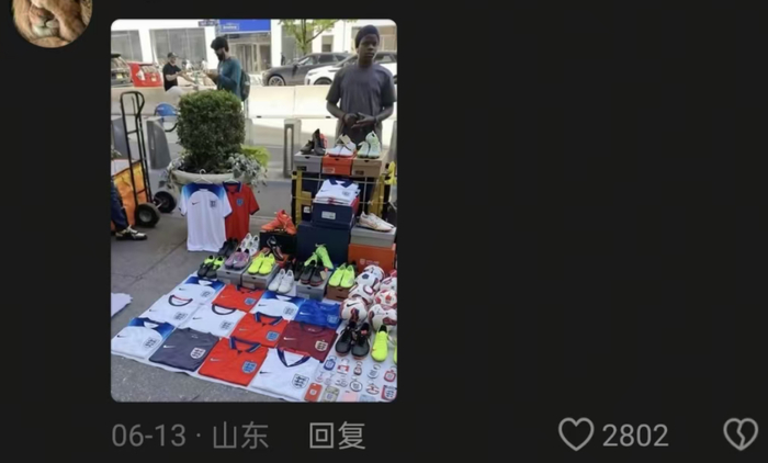 英格兰队被盗物资的货车