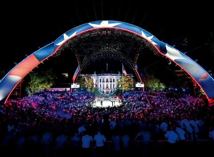 6月14日，设置在美国华盛顿白宫南草坪的“UFC Freedom 250”格斗赛场。图/视觉中国