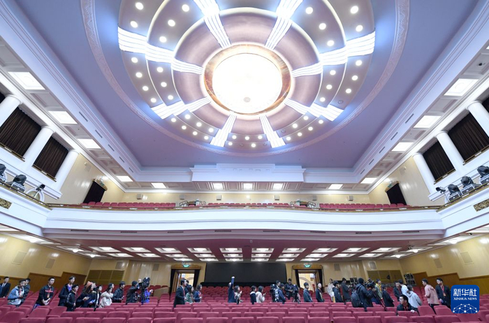 全国政协机关举办公众开放日活动，参观者在全国政协礼堂参观（2019年11月16日摄）。 新华社记者 岳月伟 摄